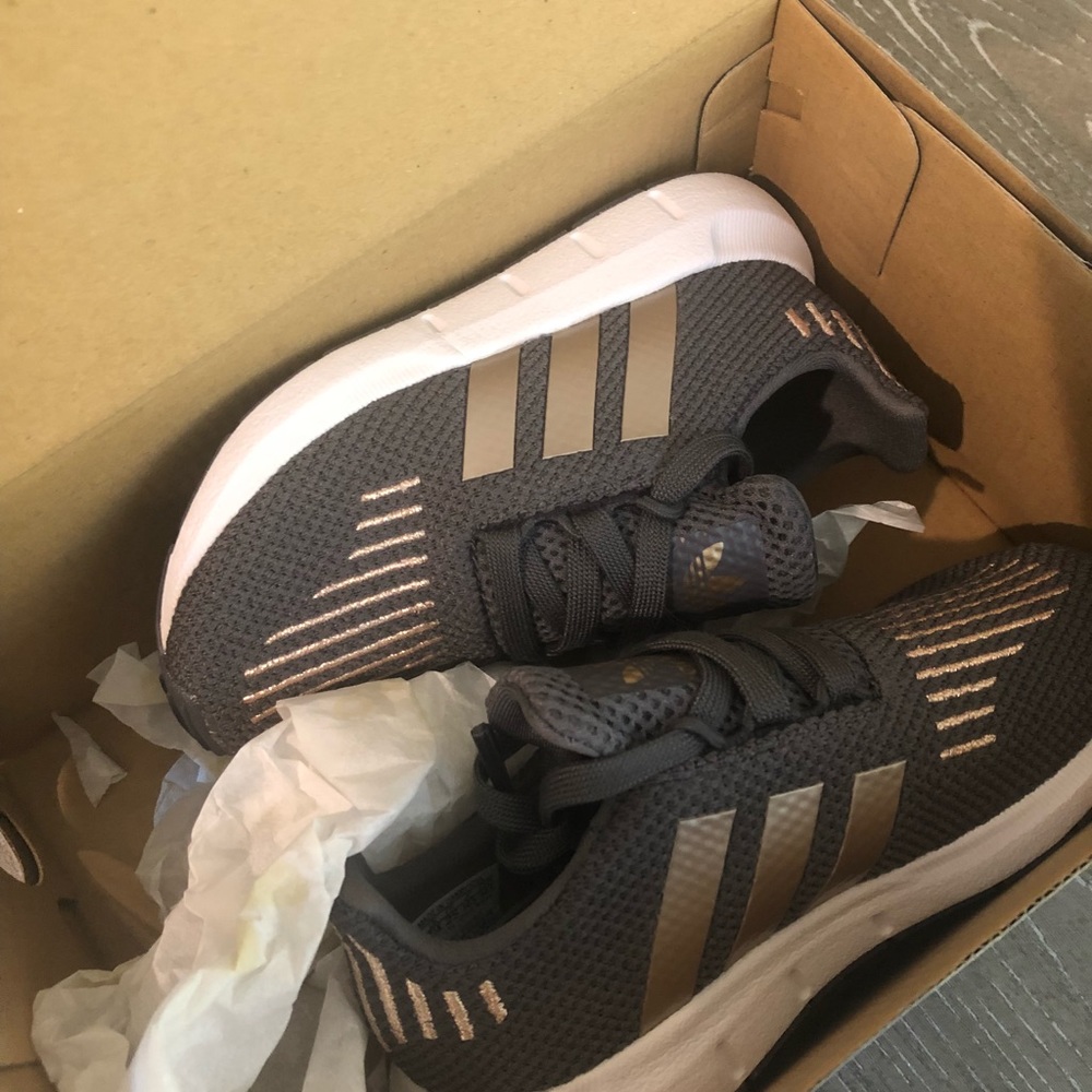 Adidas kids girls shoes size 8 grey and rose gold